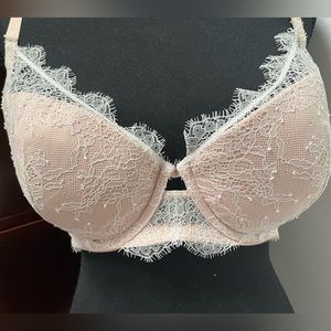 Victorias secret lined plunge bra. Sort of peachy cream